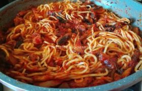 paste spaghete cu sos de rosii