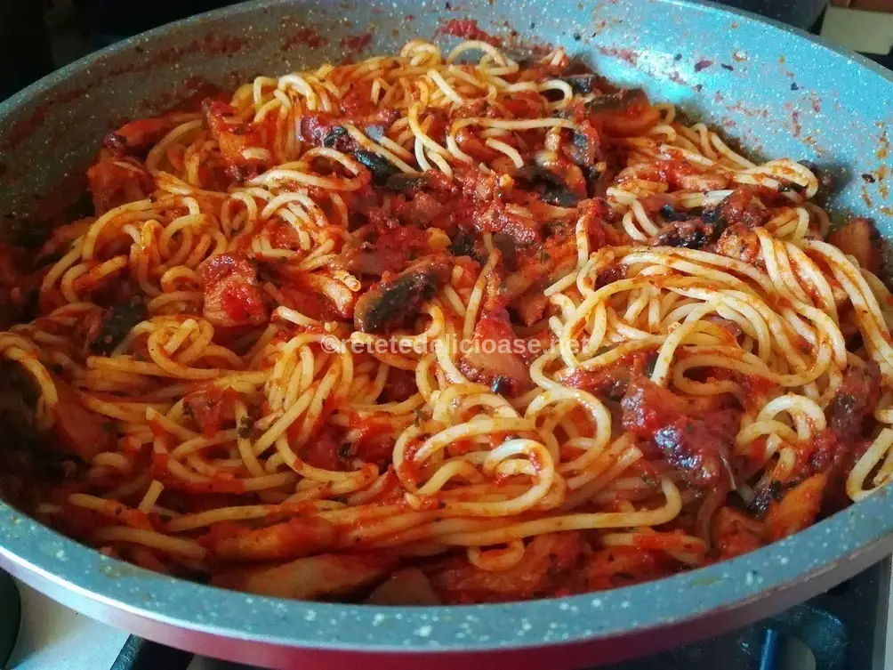 paste spaghete cu sos de rosii
